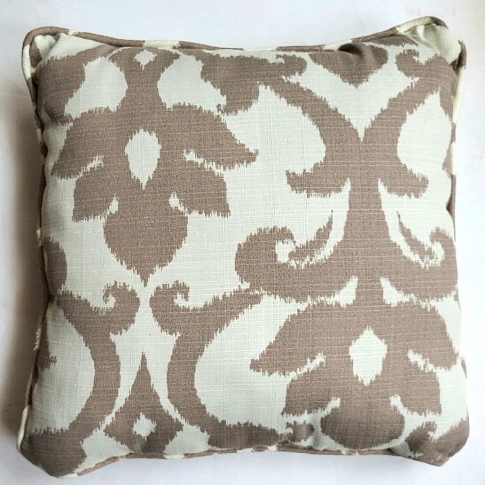 Indoor/Outdoor Damask Decorative Pillow 15" NWT